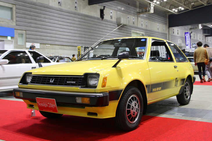 「選ばれし10台」と題され、一般公募から選ばれて展示された10台のオーナー車両の中から、1981年「三菱ミラージュ1600GT」。同時代の国産ハッチバック車の中では抜群にスタイリッシュだった初代ミラージュ。販売台数に比して残存車両が少ない車種のひとつだが、この個体は見たところフルオリジナルで、程度も良好。