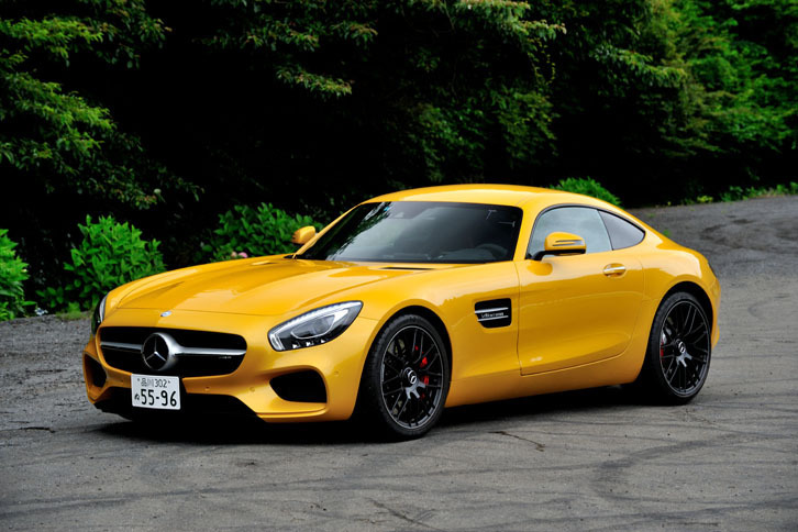メルセデスAMG GT S
    ボディーサイズ：全長×全幅×全高＝4550×1940×1290mm／ホイールベース：2630mm／車重：1670kg／駆動方式：FR／エンジン：4リッターV8 DOHC 32バルブ ツインターボ／トランスミッション：7AT／最高出力：510ps/6250rpm／最大トルク：66.3kgm/1750-4750rpm／タイヤ：（前）265/35ZR19 （後）295/30ZR20／車両本体価格：1840万円