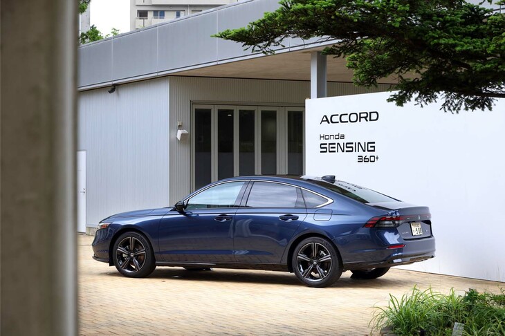 2025年5月末に発表・発売された「アコードe：HEV Honda SENSING 360＋」。ホンダの量販車としては、初めてハンズフリーの運転支援システムを搭載したモデルとなる。
