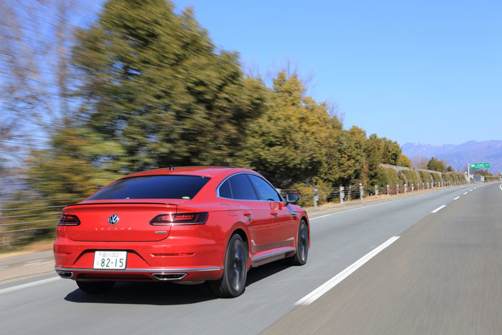 快適性の高さやキビキビとしたハンドリング、高い直進安定性など、さまざまな特長が挙げられる「エフィシェントグリップ コンフォート」ですが、幅広い要望に応えられる懐の深さ、間口の広さこそが一番の魅力なのかもしれませんね。