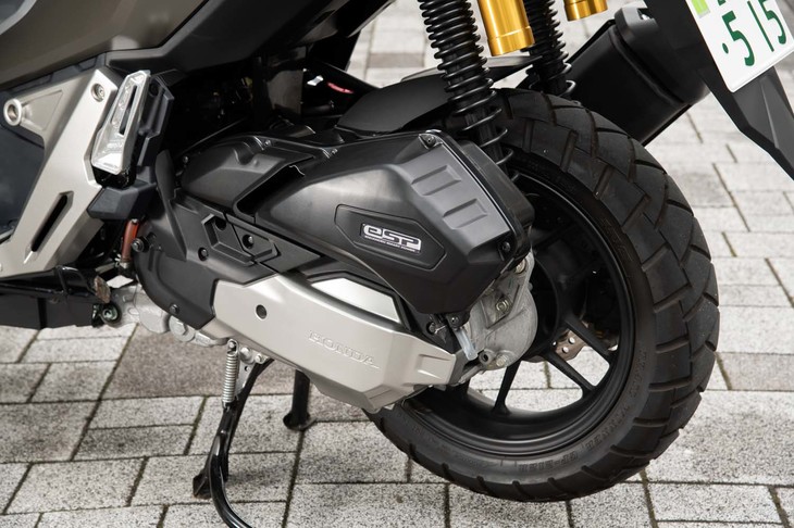 エンジンは水冷の単気筒。「Vマチック」と呼ばれる無段階変速機が組み合わされる。