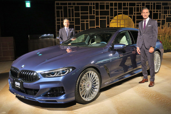 ニコル・オートモビルズ ヴァイス・プレジデントのミヒャエル・ヴィット氏（右）と、営業部長の杉山正光氏（左）。