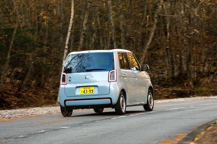 フロントに積まれる駆動用モーターは最高出力64PS、最大トルク162N・mを発生。豊かなトルクはBEVならではだ。