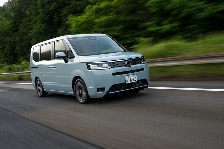 ハイブリッドパワートレインは最高出力145PSの2リッター4気筒エンジンと184PSの駆動用モーターの組み合わせだ。