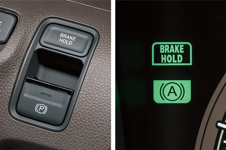 新型「ホンダN-WGN」に装備される電動パーキングブレーキ（EPB）のスイッチ。同車や「日産デイズ／三菱eK」では、停車時にEPBのオートブレーキホールド機構によって車両の停止状態を保持できるが、「ダイハツ・タント」のパーキングブレーキは電動制御が介在しない機械式となるため、パーキングブレーキによって車両を停止状態に保つことができないのだ。