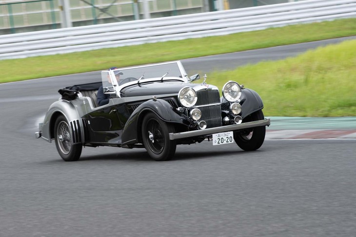 コンティニュエーションシリーズは1937年式として英国で認可された150台のうち、未生産だった77台のシャシーナンバーを引き継いでいる。