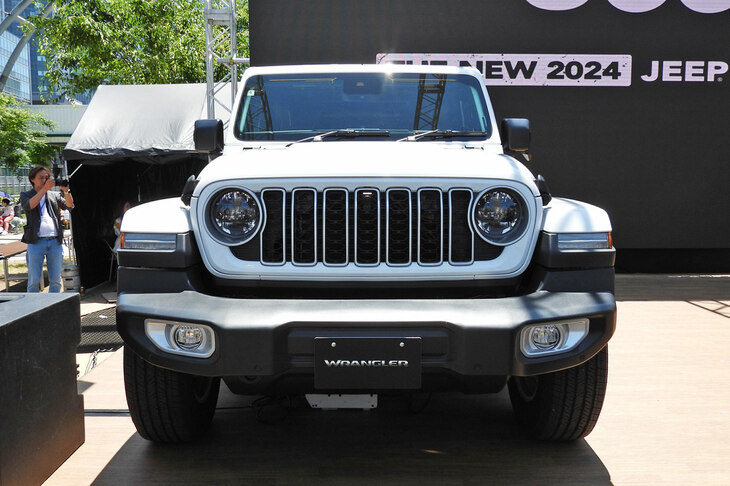 ジープ・ラングラー アンリミテッド サハラ（フロント）