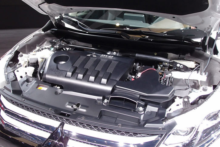 1.5リッター直噴ガソリンターボエンジンのほか、2.2リッタークリーンディーゼルターボエンジン（写真）搭載車が設定される。