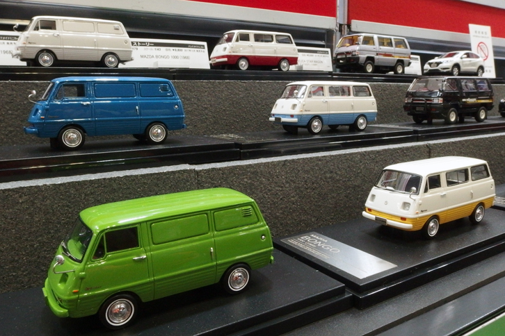 「これまでモデルに恵まれなかった日本車をモデル化する」をコンセプトに掲げた、1/43レジン製ハンドメイドミニカーのブランドであるハイ・ストーリー。ルートバンとバン、そしてそれぞれのカラーバリエーションをそろえた初代「マツダ・ボンゴ」の展示にシビれた。