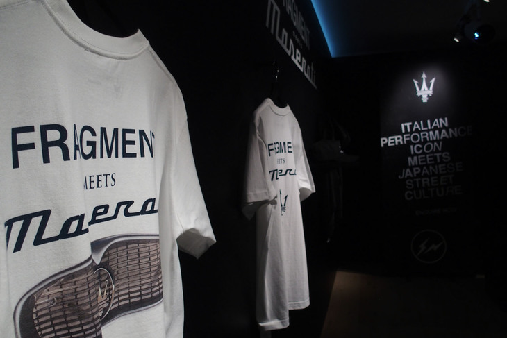 「マセラティ・ギブリ オペラネラ」発表会場の様子（コラボレーションアイテム）。