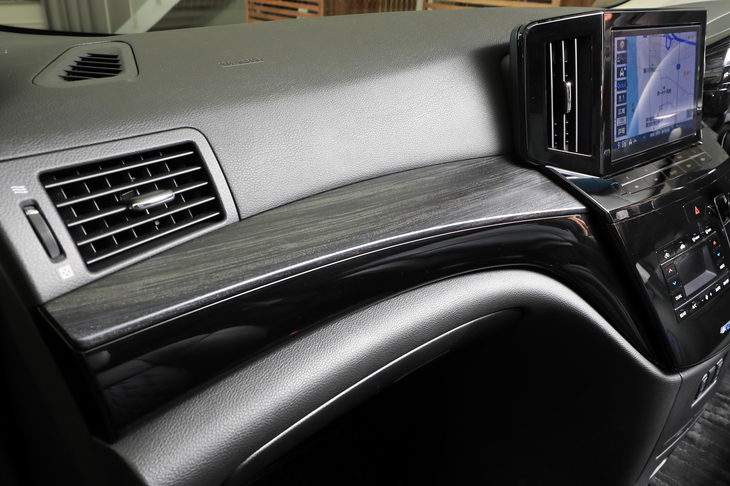 日産エルグランドAUTECH（装飾パネル）