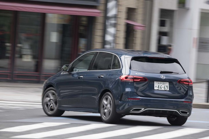 今回は高速道路を中心に約140kmを走行。燃費は満タン法で11.6km/リッター、車載の燃費計で13.2km/リッターを記録した。