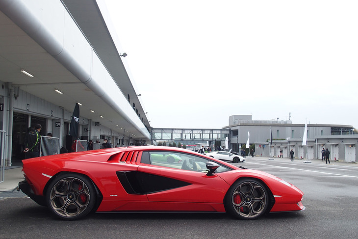 ランボルギーニ・カウンタックLPI800-4