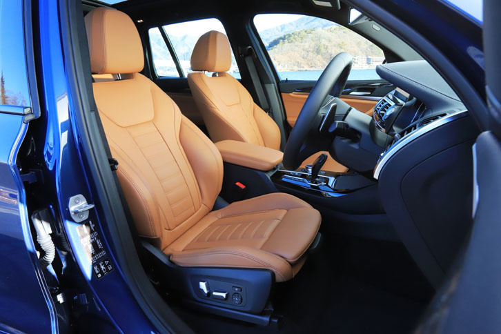 テスト車には、セットオプションの「ハイラインパッケージ」に含まれるヴァーネスカレザーシートが装着されていた。