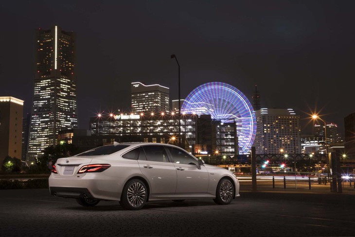 新世代プラットフォームをベースに開発された15代目クラウンのボディーサイズは、先代とほぼ同じ。ボディー剛性は、1.5倍にまで高められている。