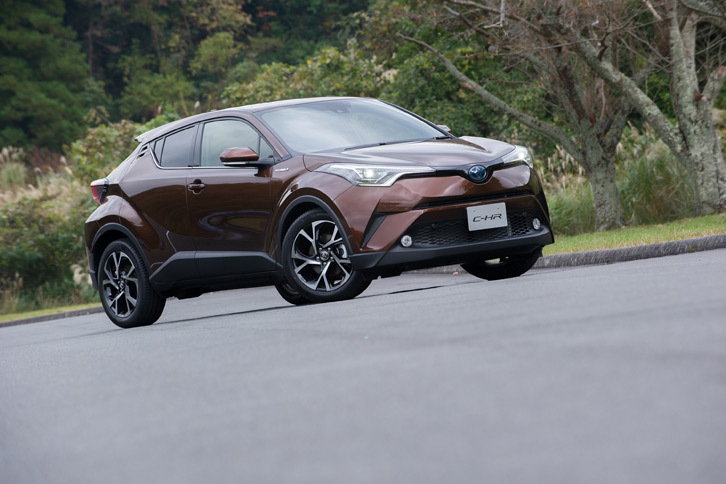 トヨタ久々のコンパクトSUV「C-HR」。車名は「Compact High Rider」ならびに「Cross Hatch Run-about」の頭文字をとったもの。