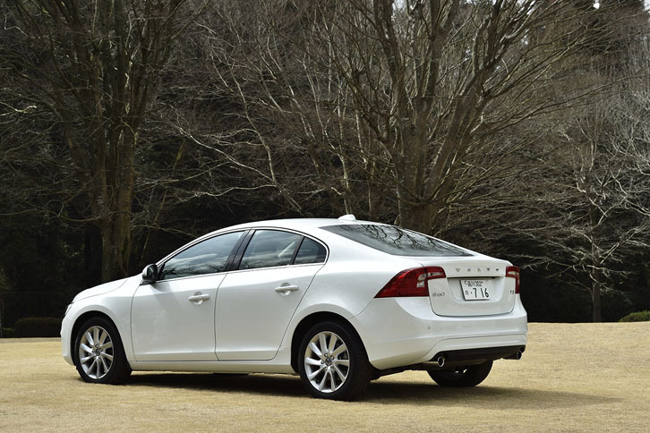 「S60 T3 SE」のホイールサイズは17インチ。オプションで18インチも選択可能。