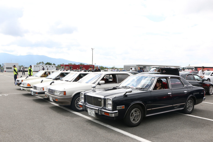 マツダのイベントならではの顔ぶれといえるのが、この「ルーチェ」軍団。最も手前のモデルは、歴代唯一の縦目4灯式ヘッドライトを採用し、さらに「レガート」のサブネームまで与えられた3代目だ。ちなみに後期型はサブネームが外れ、一般的な角型2灯式のフロントマスクに改められた。