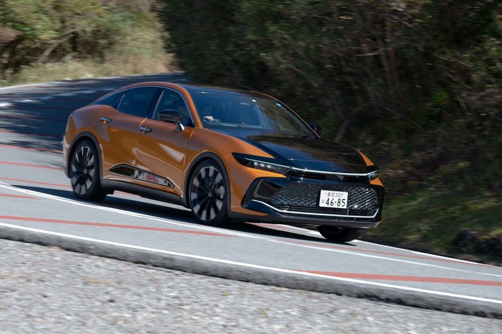 パワートレインは2.4リッター直4直噴ターボエンジンをベースとした「デュアルブーストハイブリッド」。システム最高出力349PSを発生する。