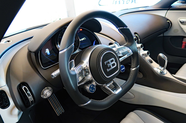 ブガッティ・シロン（ステアリングホイール）