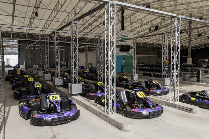 シティ・サーキット・東京ベイのカート群。割と個体差が大きく（特にスピード）、ボートレースのようだ。