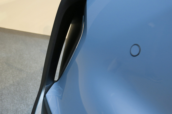 スバル・ソルテラ（エアカーテン）