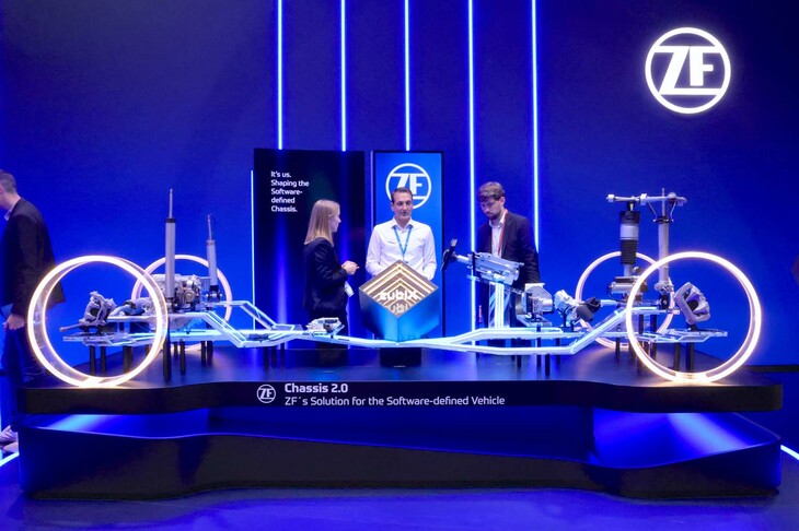 主要サプライヤーの多くは、「ソフトウエア・デファインド・ビークル」（ソフトによって進化する車両）への対応を主眼に置いていた。これはZFのもの。ステアリング、ダンパー、ブレーキなどのアクチュエーターを完璧に連携させる。