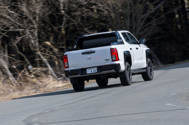 電動のハードトノカバーやキャノピーなど、ピックアップトラックならではの純正アクセサリーも豊富に用意される。カーゴスペースを仕切れるアタッチメントやインナーフックも駆使して、オーナーにはぜひ広大な荷室を使い倒してほしい。