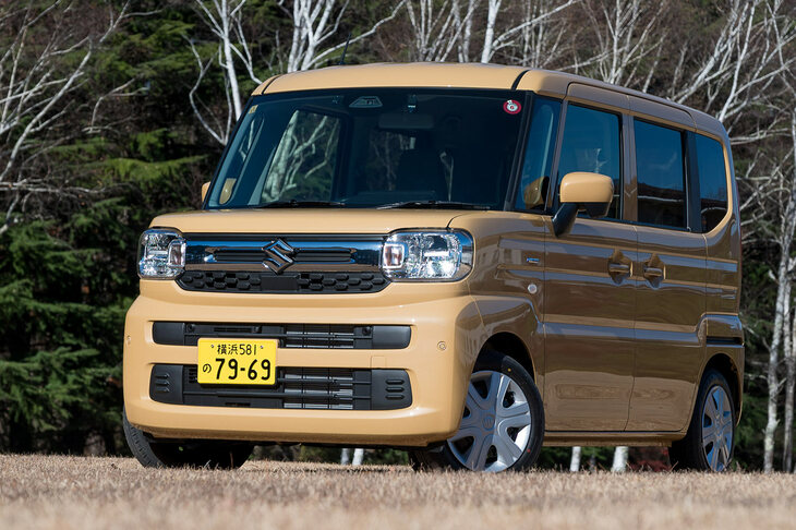 2013年のデビュー以来、累計130万台が販売されてきた「スズキ・スペーシア」。新型はただ車内が広いだけではなく、そのスペースを持て余さずに使ってもらえるよう、インテリアに工夫がなされいる。