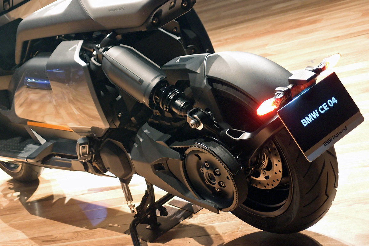 BMWから新型二輪モデル「CE 04」登場 航続距離130kmを実現した電動 