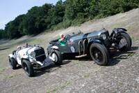 英国で行われたイベント「メルセデス・ベンツ クラシックデイズ2008」に参加した「710 SSK」（左）と「710 SSレンシュポルト」。