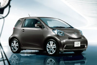 「トヨタiQ」に1.3リッターモデル追加　1リッターの2シーターも