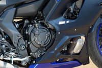 エンジンは688ccの排気量を持つ270°位相クランクの並列2気筒DOHC。「MT-07」のものをベースに、スーパースポーツらしいパワー感を付与したものとなっている。