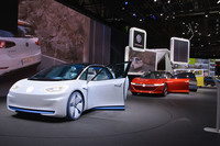 ステージ上にはI.D.シリーズがずらりと並んだ。