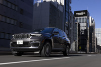 早朝の都心を走り始める。ロードノイズがよく抑えられた「エクスタPS71 SUV」は電動パワートレインとの相性が抜群だ。