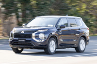 三菱自動車の岡崎製作所で生産される「アウトランダー」。