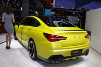 「紅旗H5運動版」のリアスタイル。伝統の漢字ロゴを隠せば、どのブランドのクルマかわからない。