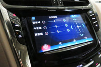 オーディオの音質やタイムアライメント機能の調整画面。記者は孤独を愛する男なので、タイムアライメントは常にドライバー中心である。