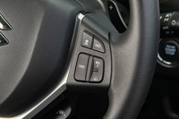 デビュー当初から採用されていたACCについては、従来モデルでは車速が40km/h以下になると機能を停止していたものが、完全停車まで機能し続ける全車速対応型に変更された。