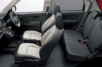 ホンダ伝統のMM思想を受け継ぐ「N-ONE」。「N-BOX」ほどではないにしろ、センタータンクレイアウトがかなえる車内空間は十分に広い。