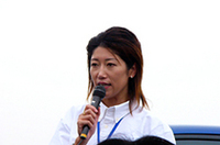 急ブレーキ体験でインストラクターになった、レーシングドライバーの佐藤久実さん