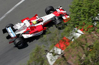 ラルフ・シューマッハー（写真）は、予選10位からスタートでポジションを落としたが、1ストップでしぶとく走りきり最後の1点を獲得した。トヨタのもう1台、ヤルノ・トゥルーリは、3位まで順位をあげたものの、残り5周で油圧制御系トラブルに見舞われリタイアした。（写真＝Toyota）