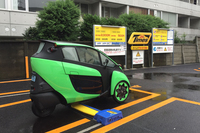 用意された駐車場の多くは、タイムズ駐車場。全長2345mm、全幅870mmにすぎないi-ROADには少々もったいない。