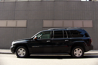 トレイルブレイザーの2003年モデルは、全長4890mmのスタンダードボディ「LT」と、本革内装が奢られた「LTZ」、5300mmのロングボディをもつ「EXT LT（L6）」（以上、4.2リッター直6モデル）、そしてロングボディに5.3リッターV8を載せた「EXT LT（V8）」がラインナップされる。トランスミッションは、いずれも4段AT。