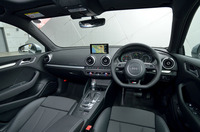 インテリアの様子。基本的な造形は、純粋なガソリンエンジン車の「A3」と変わらない。