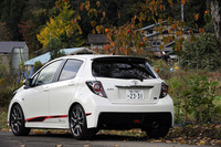 大型のリアバンパーが採用されて安定感が増したリアビュー。迫力も備わった。リアコンビネーションランプもG's仕様の専用品。