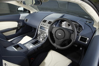 トランスミッションは、「タッチトロニック2」と呼ばれる6ATと、コンベンショナルな6MTが設定されている。