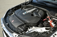 4.4リッターV8ツインターボは、パワーが従来より10％向上の450psに。