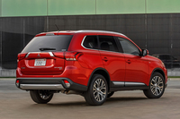 三菱アウトランダー、新デザインになって登場【ニューヨークショー2015】の画像