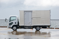 「ワイドキャブ ロングボディー ドライバン」のボディーサイズは全長×全幅×全高＝6470×2220×3090mm。もう1台の試乗車である「ハイキャブ ショートボディー ドライバン」より、30cmほど幅が広く、1.5mほど全長が長い。